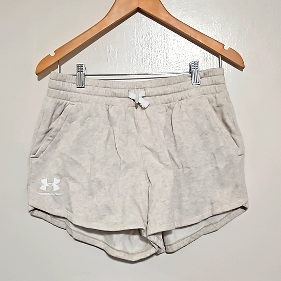 Under Amour shorts sz M - Picture 1 of 3
